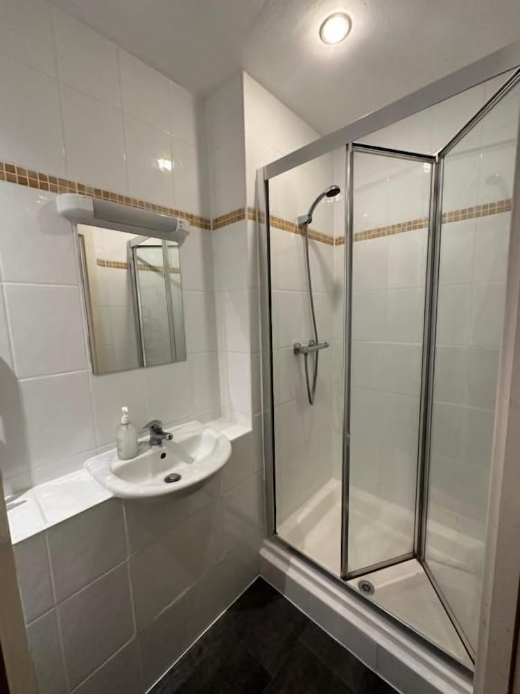 Berkeley Court Hotel 31/33
