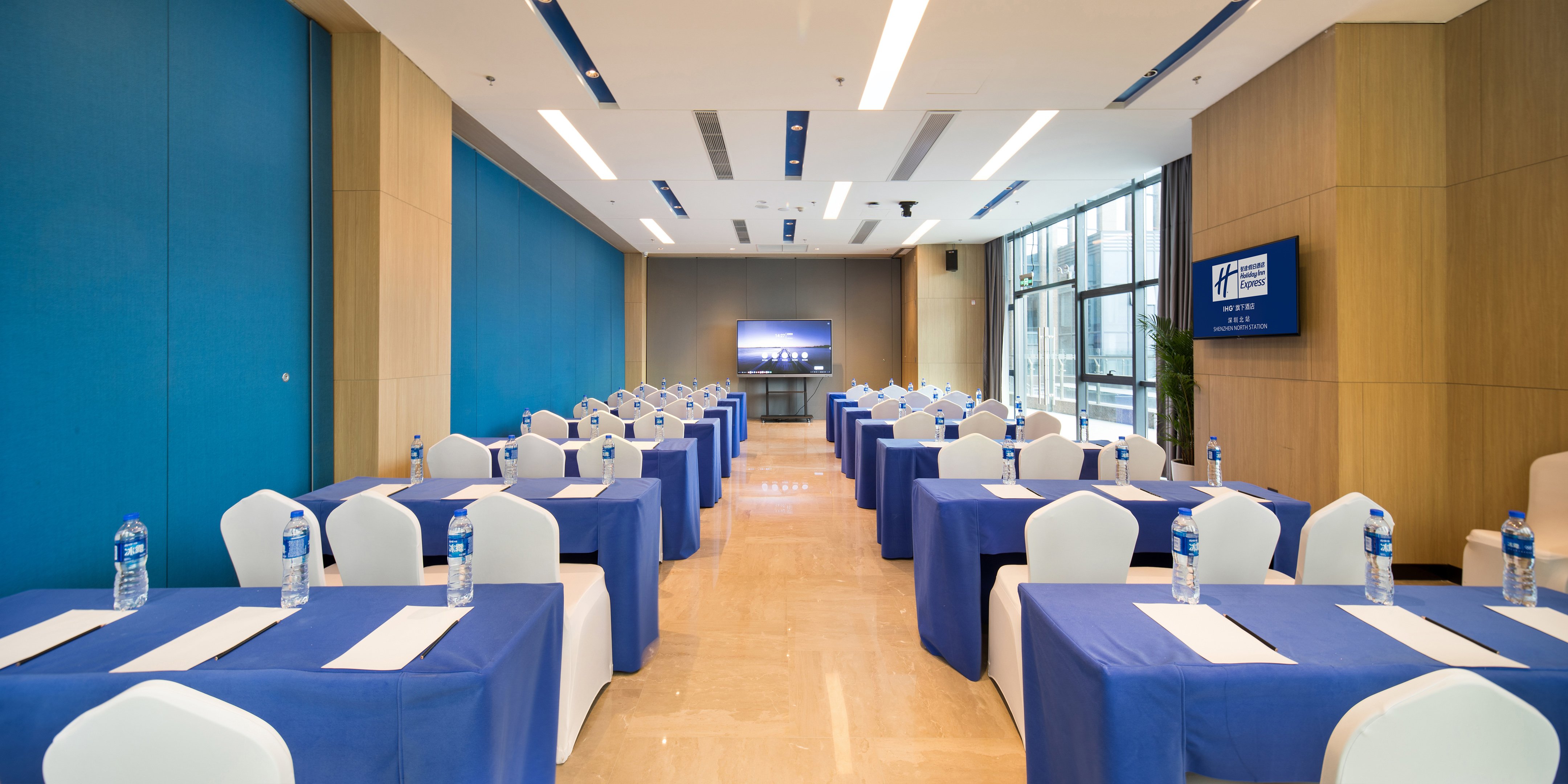 Holiday Inn Express Shenzhen North Station 28/29