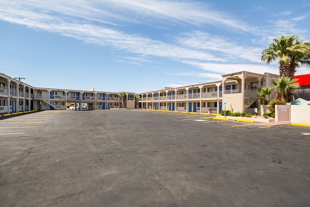 Motel6 El Paso, TX - Airport - Fort Bliss 38/44