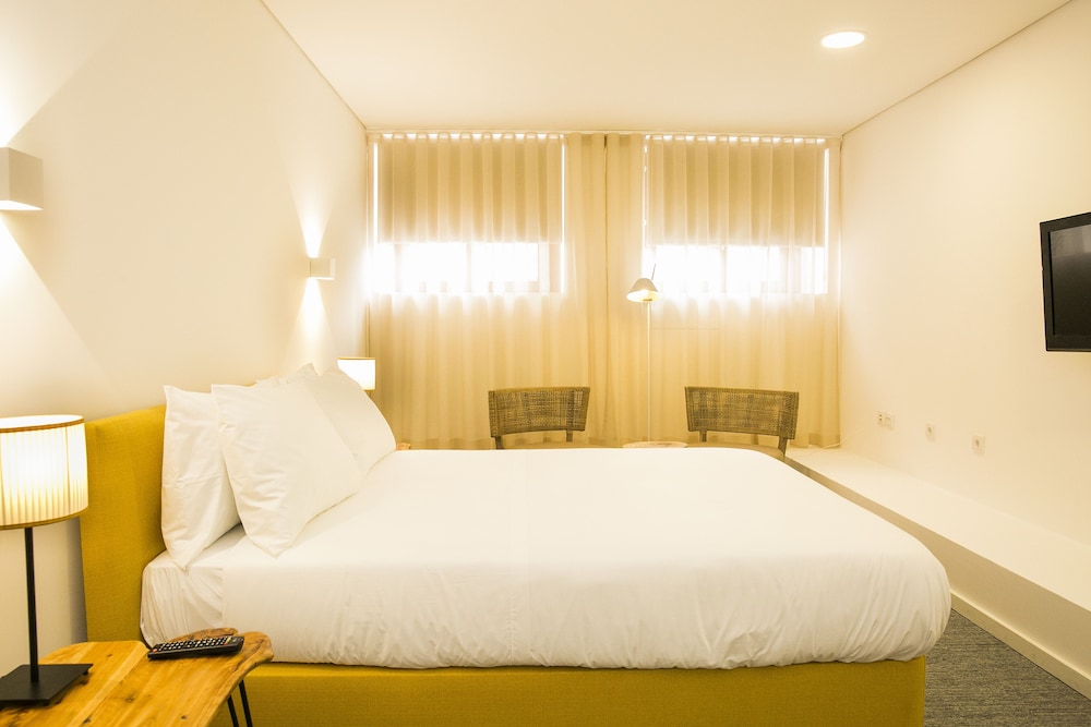 ROOM, DOUBLE BED