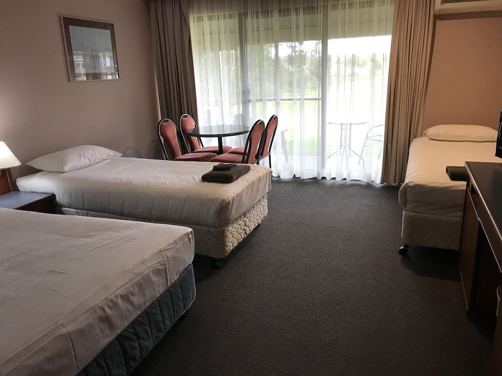 Tea Gardens Motel 5/26