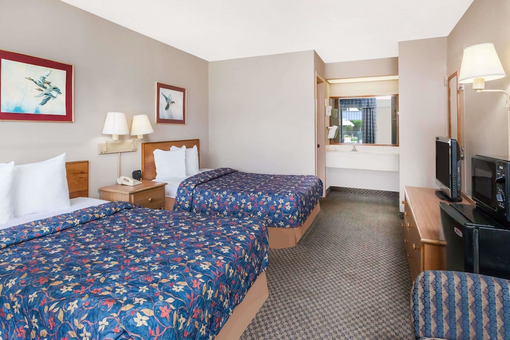 Days Inn by Wyndham Seguin TX 10/27