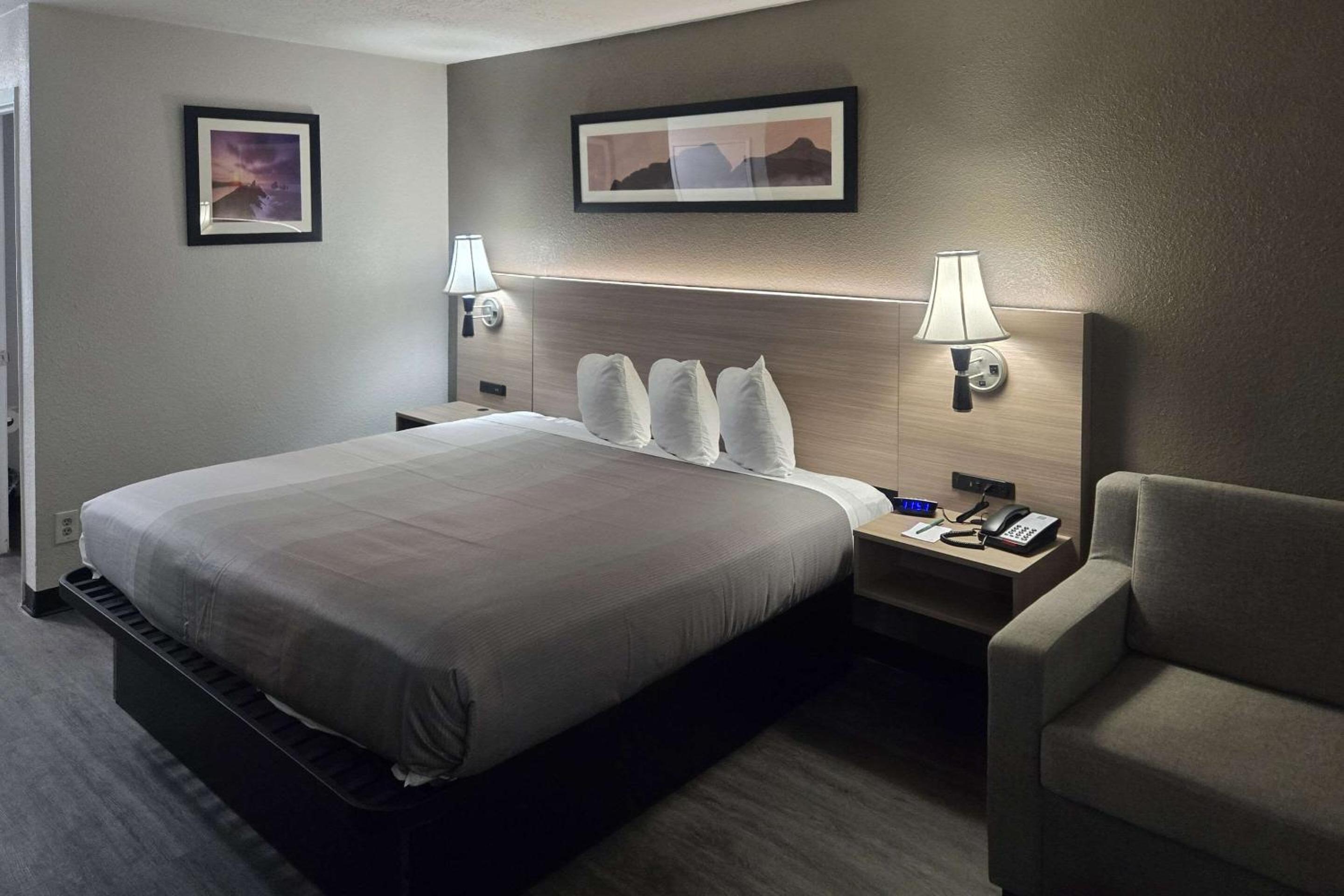 ROOM, KING BED