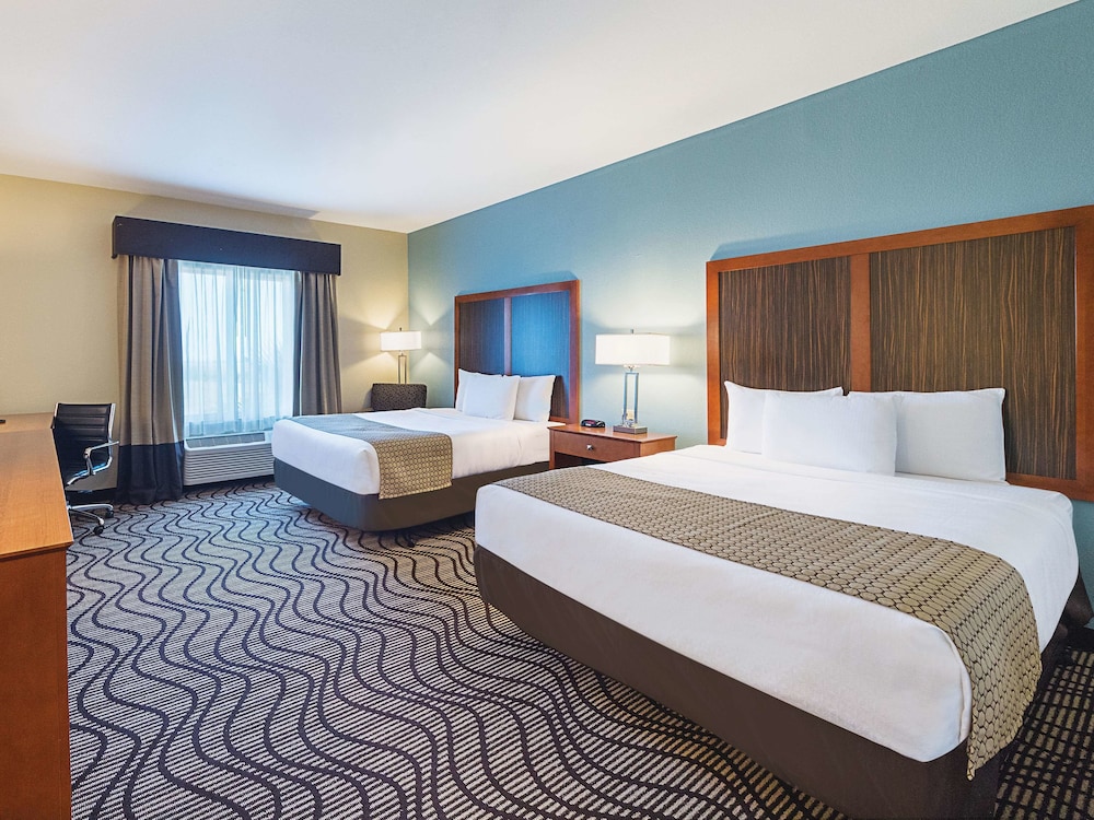 La Quinta Inn & Suites Mathis 4/27