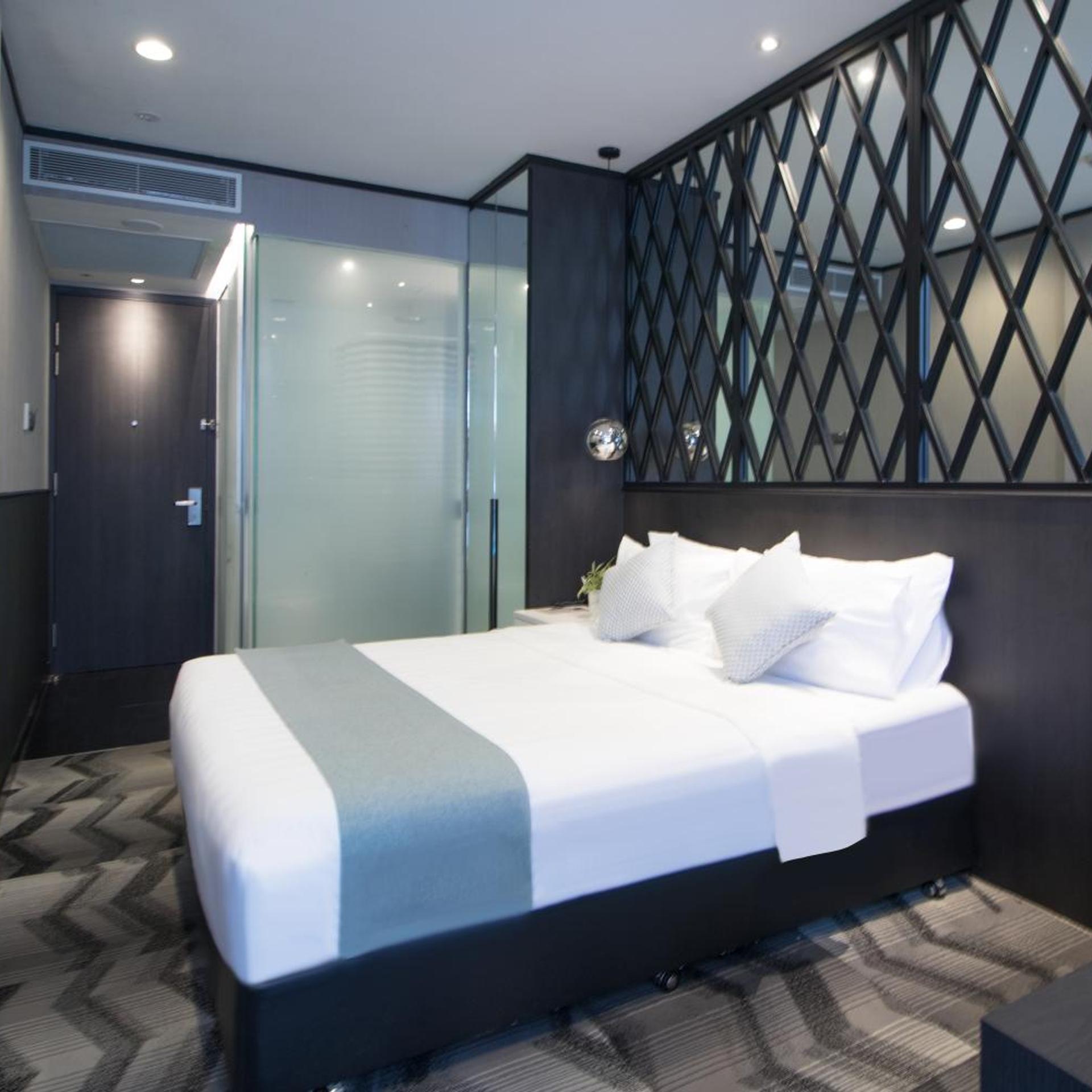 Deluxe, King Bed, Queen Bed, Pool Access