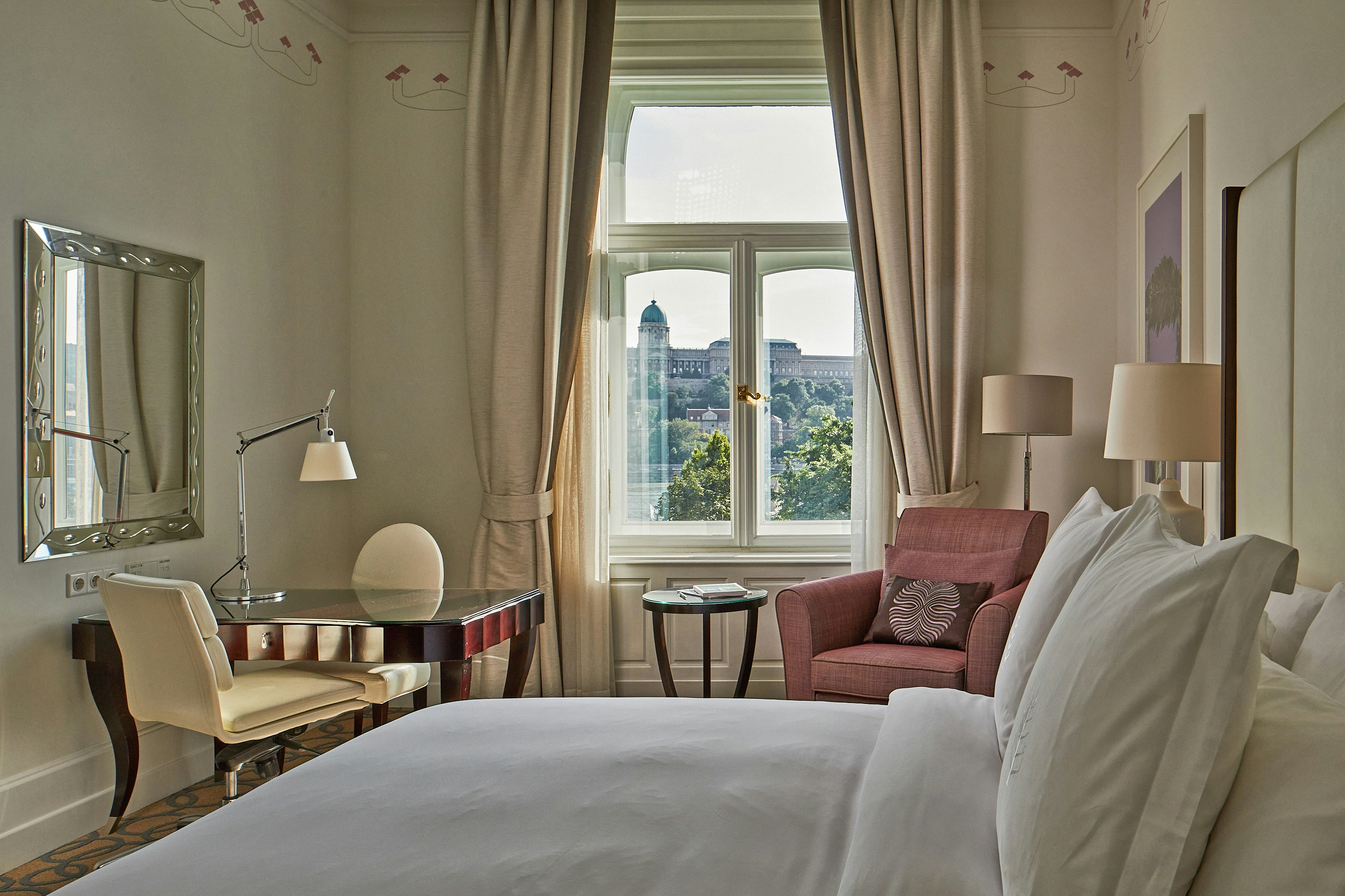 ROOM, KING BED, RIVER VIEW