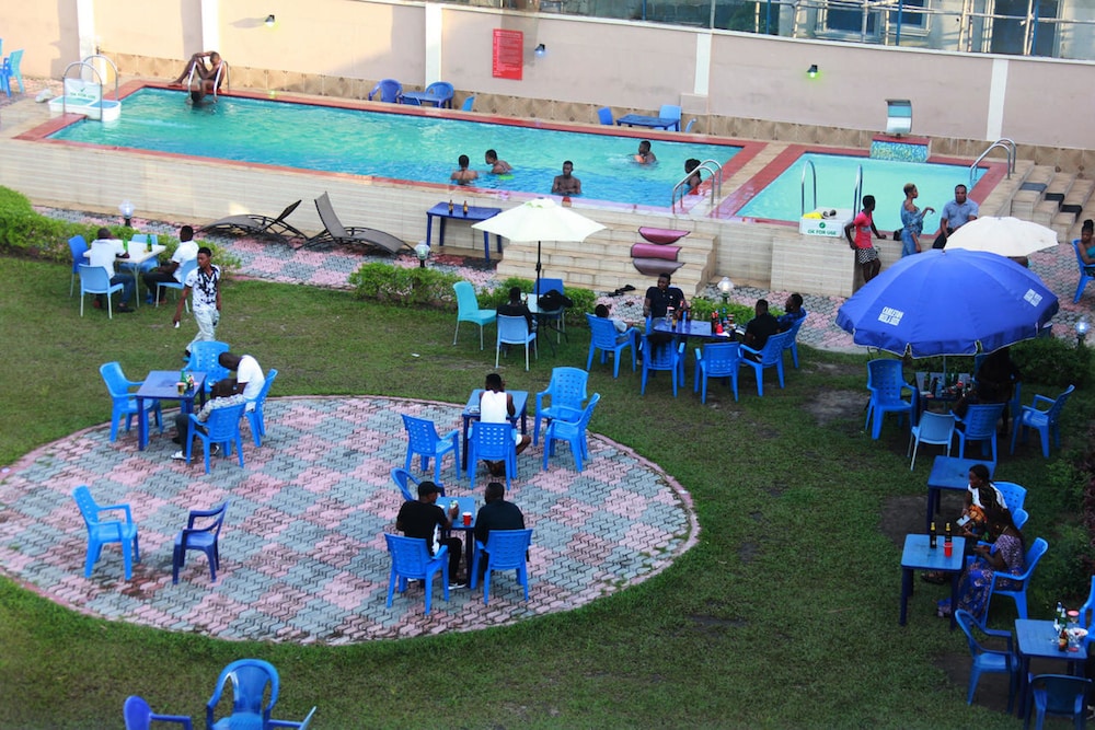 Carleton Hotel & Suites 24/29