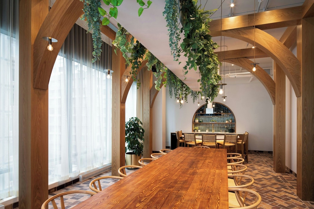 HONEYROSE Hotel, Montreal, a Tribute Portfolio Hotel 45/47