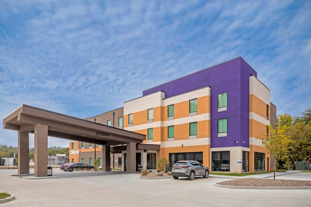 Sleep Inn & Suites Ashland City, TN 41/50