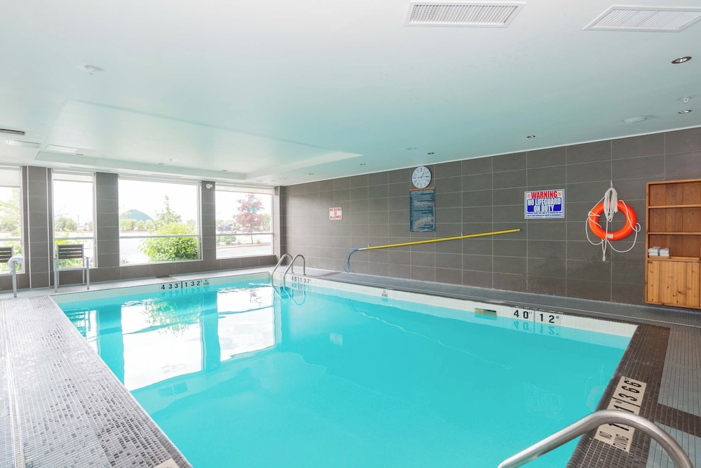 swimming pool spa