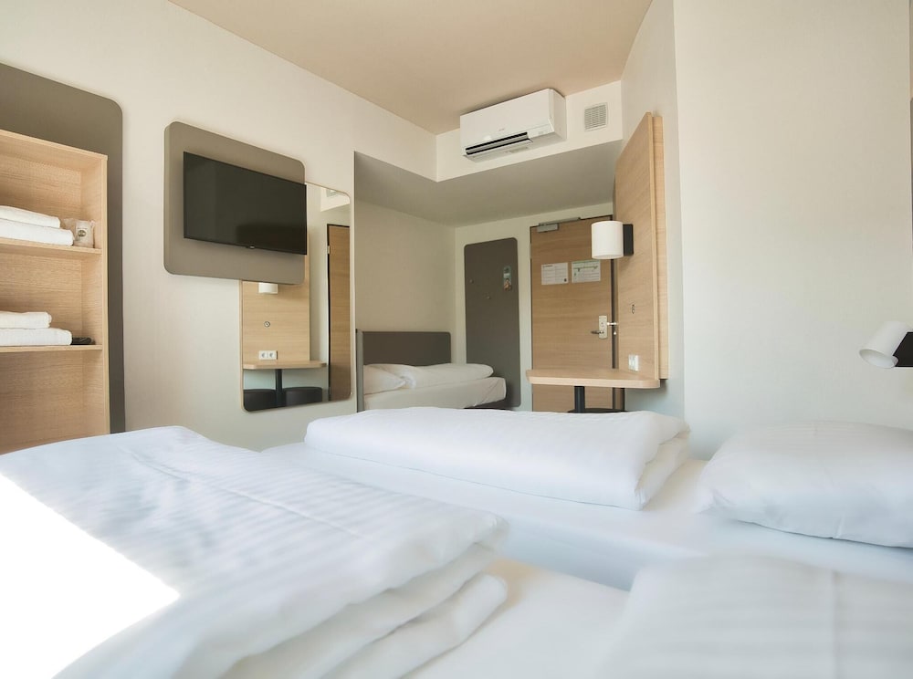 ROOM, TRIPLE, 3 BEDS