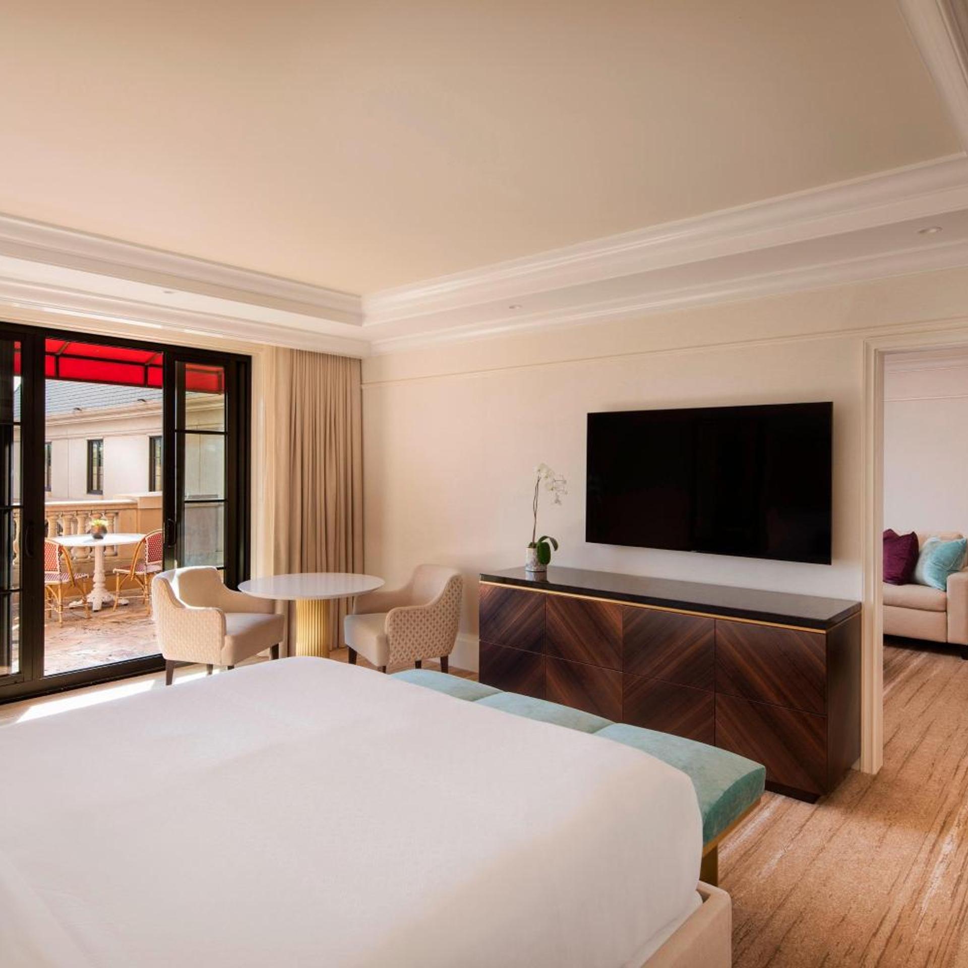 Caroline Astor, Suite, King Bed, Pool View, Balcony