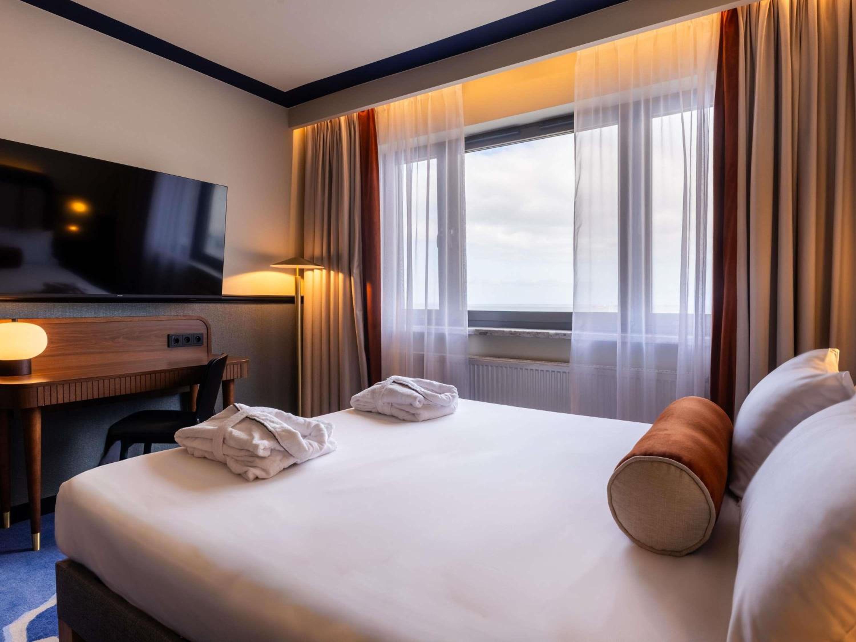 Privilege, Queen Bed, Sea View