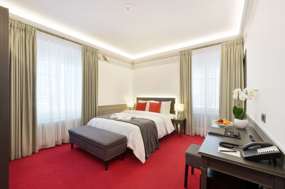 GOLF HOTEL RENE CAPT 25/67