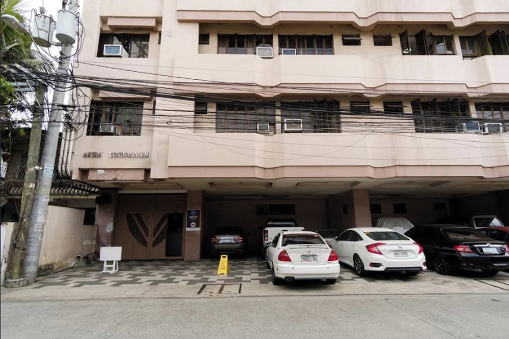 Bryan Condominium Suites 64/66