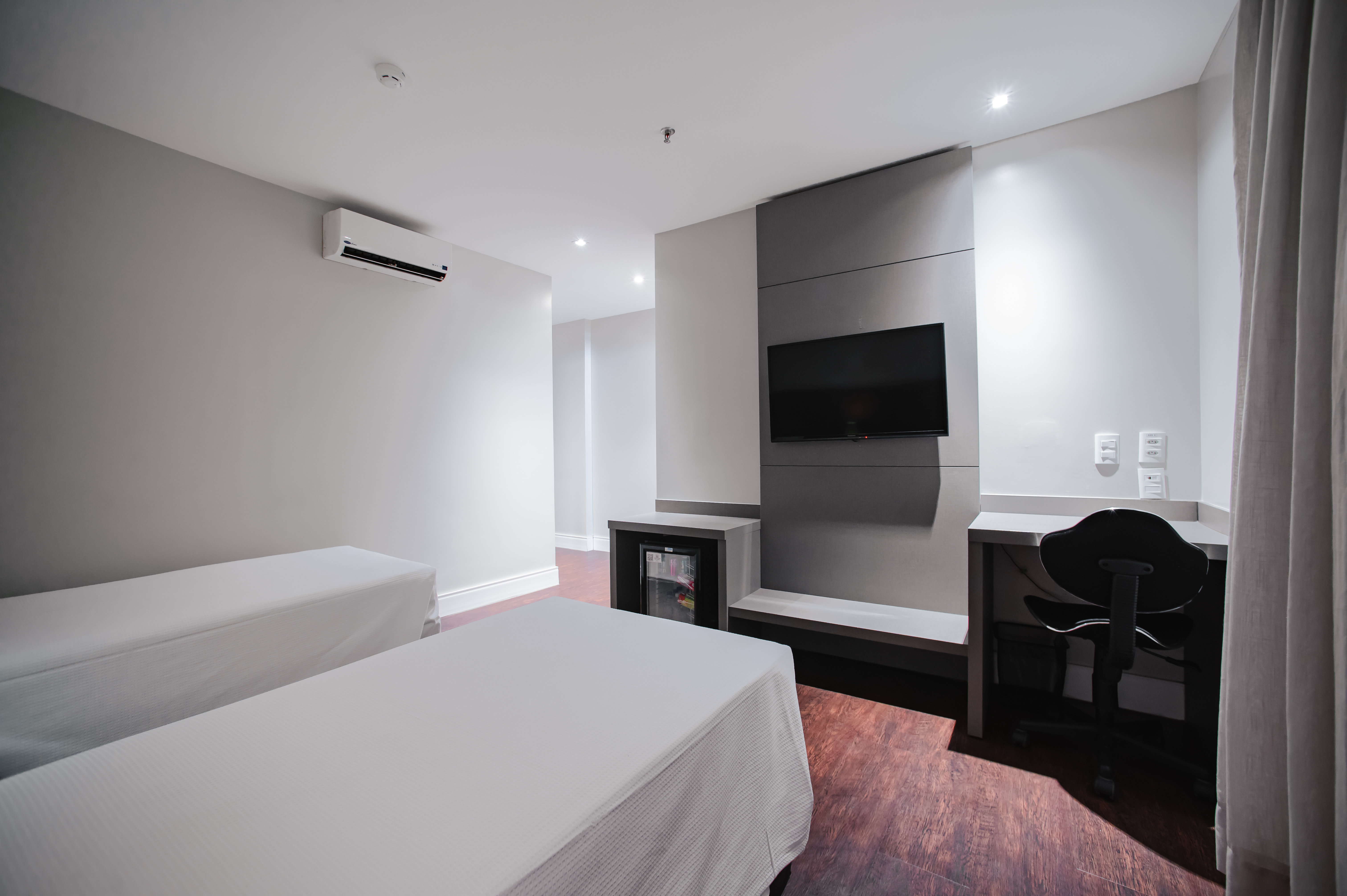 Superior, Deluxe, Twin Beds