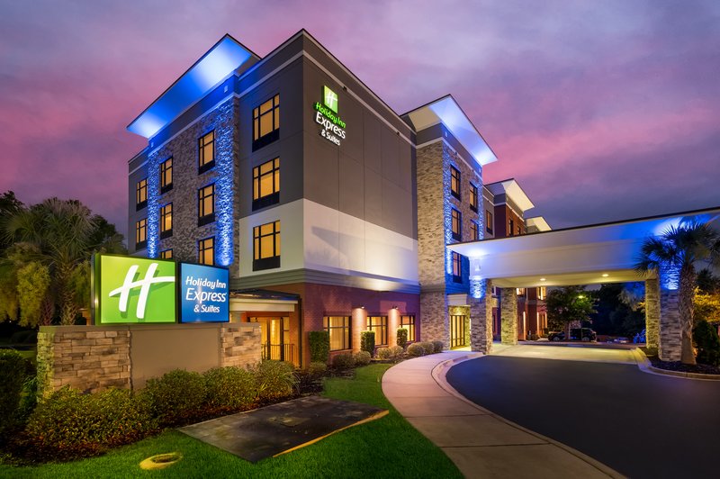 Holiday Inn Express & Suites Lexington 1/32