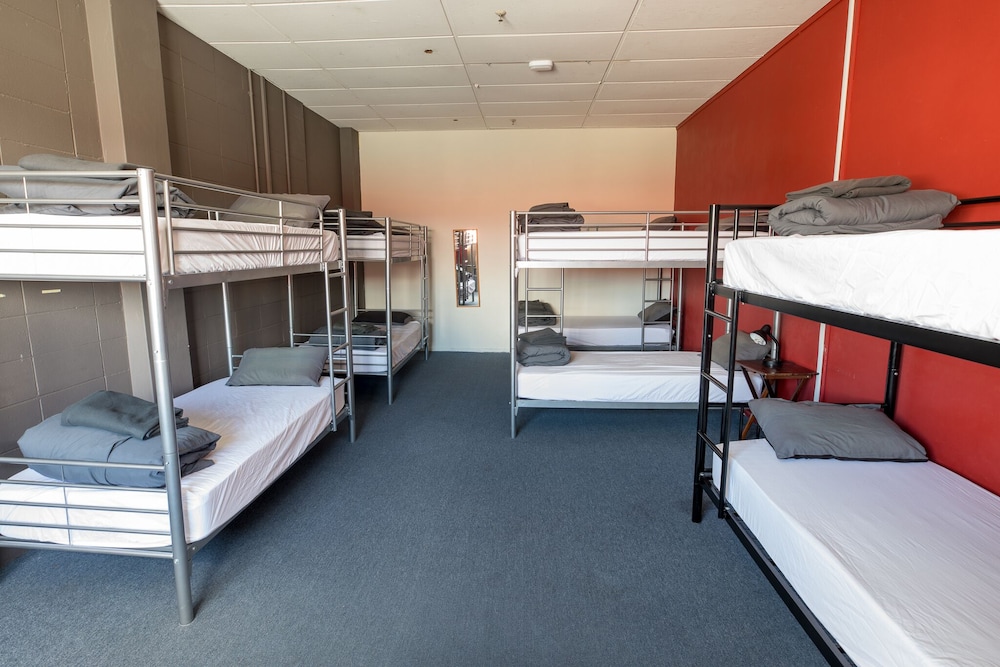 MIXED DORM, 8 BEDS