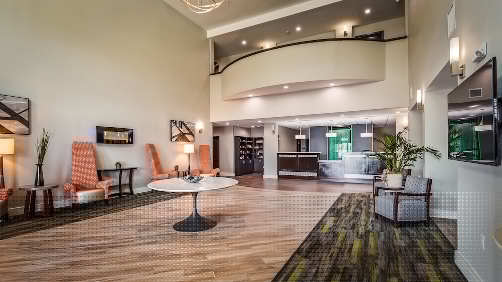 Best Western Plus Bay City Inn & Suites 23/44