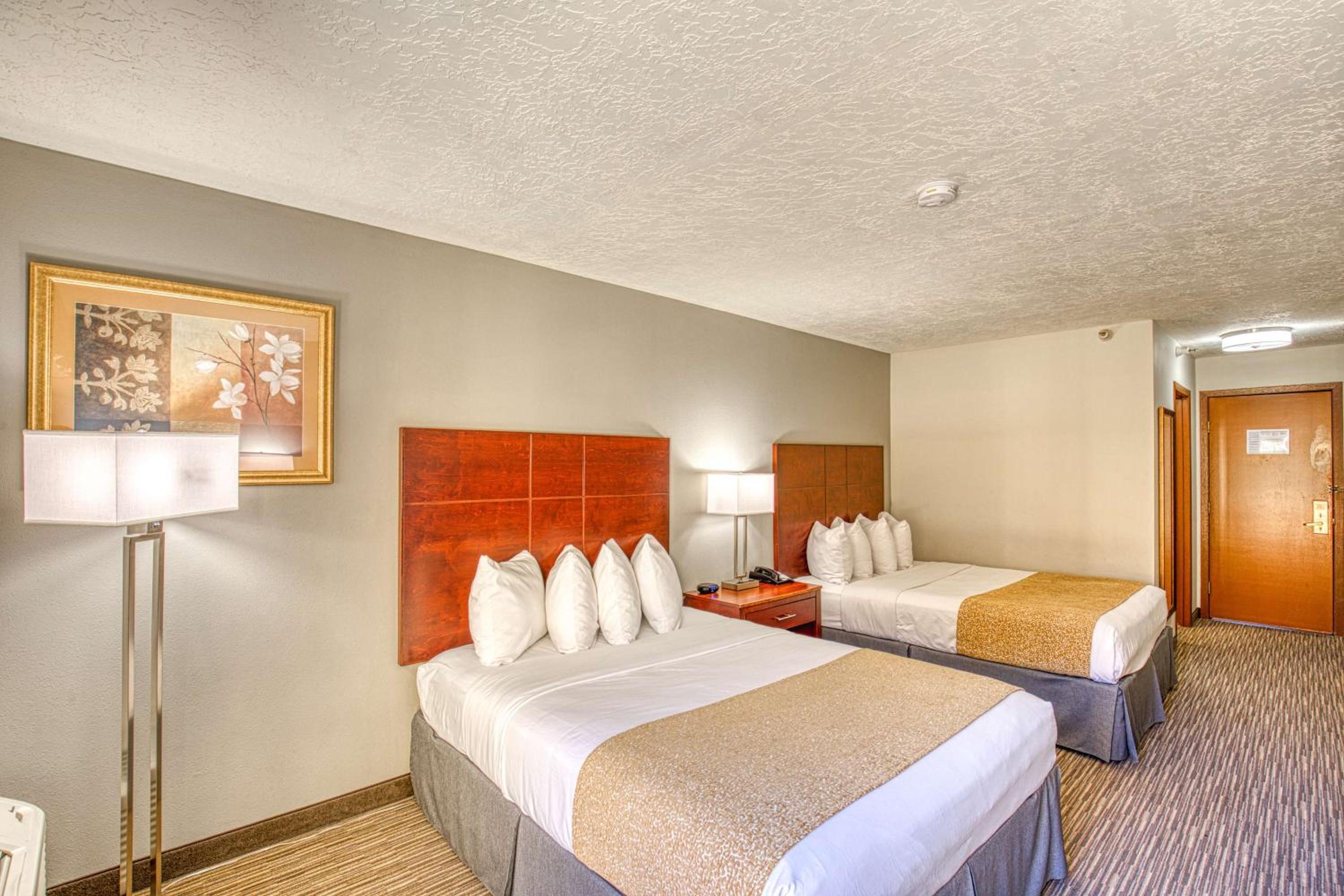 Room, 2 Queen Beds, Pool Side، Best Western Green Valley Inn 8/10