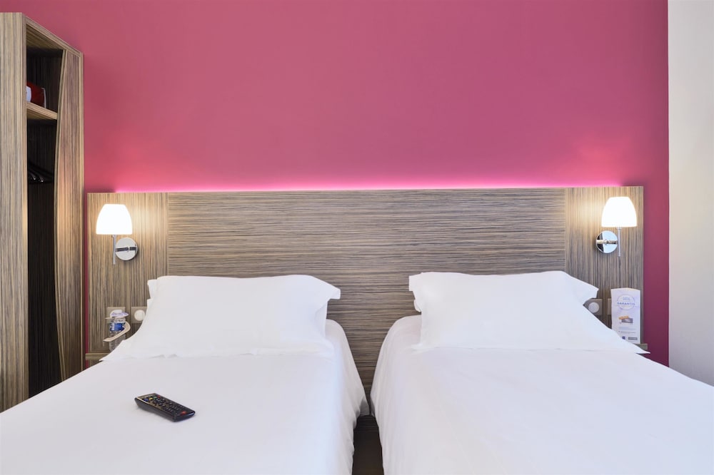 HOTEL KYRIAD SAINT CHELY D'APCHER - AIRE DE LA LOZERE 15/42