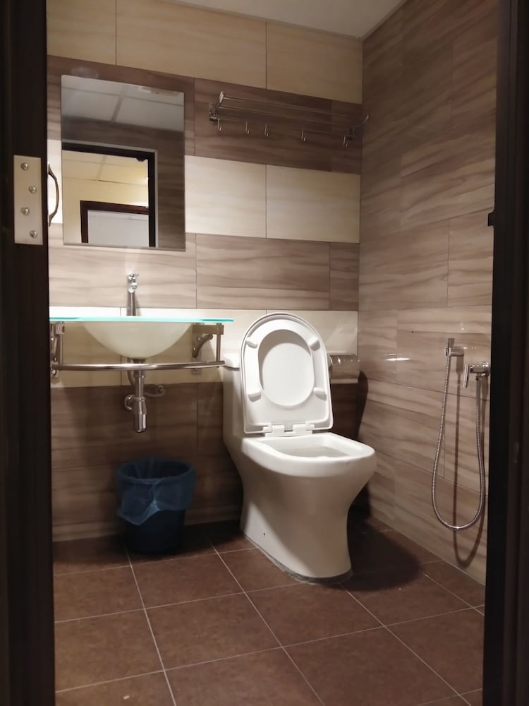 Comfort Two Hotel 18/19