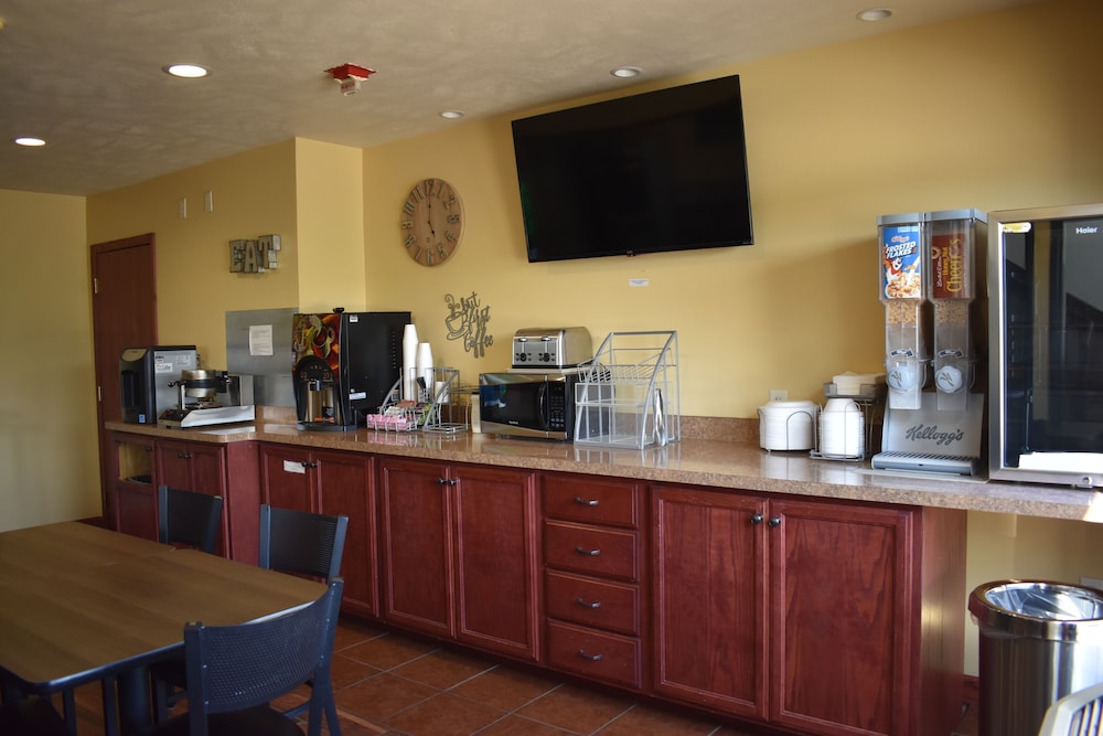 Heartland Hotel And Suites 43/62