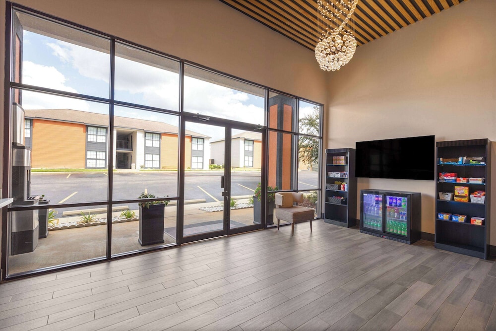 Ramada by Wyndham Studio Suites Dothan 14/35