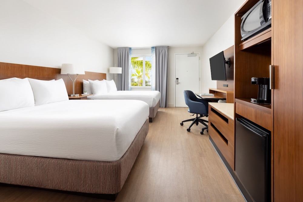 Room, 2 Queen Beds, Garden View, Accessible