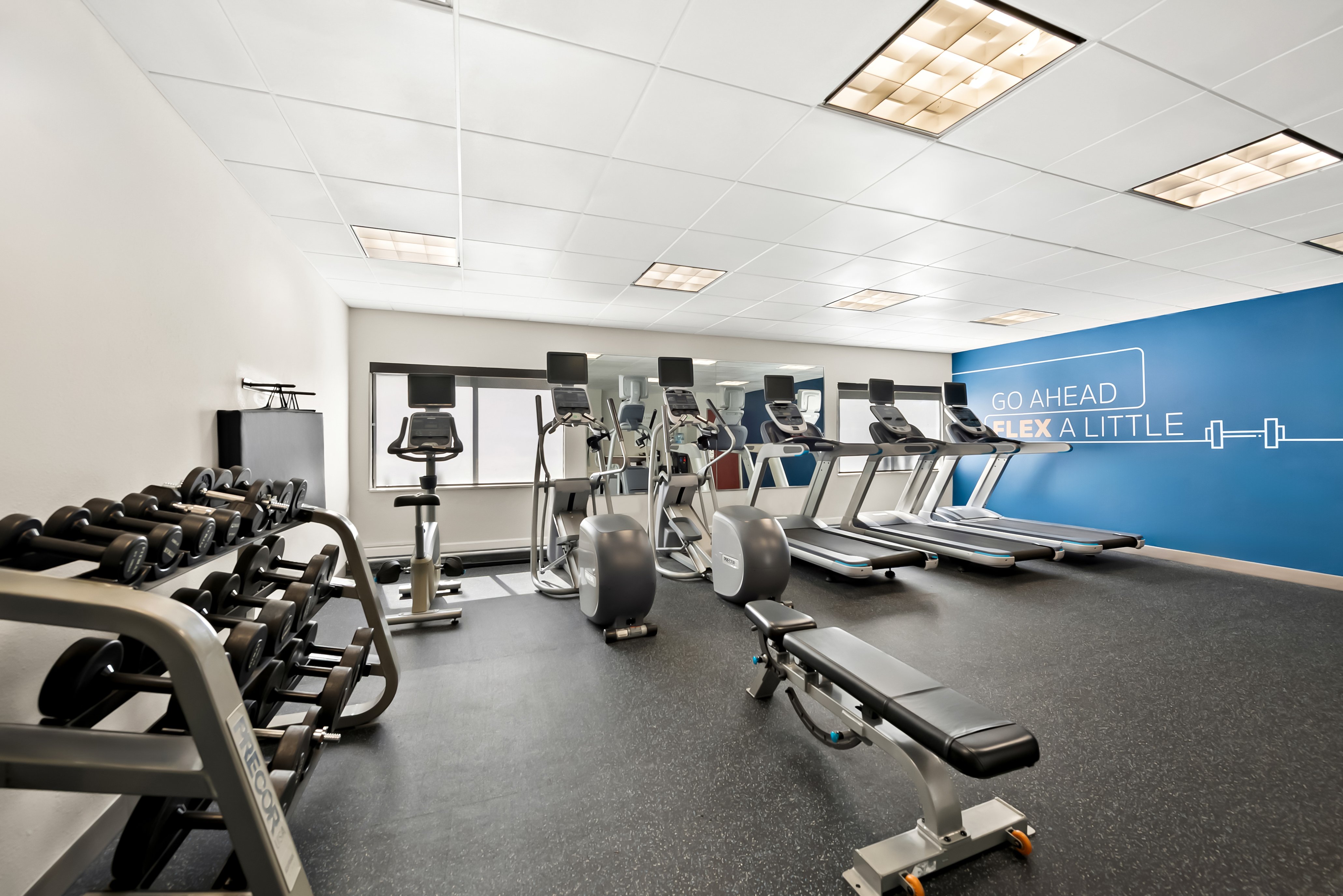 Holiday Inn Express Suites Raleigh Ne Medical Ctr Area 45/74
