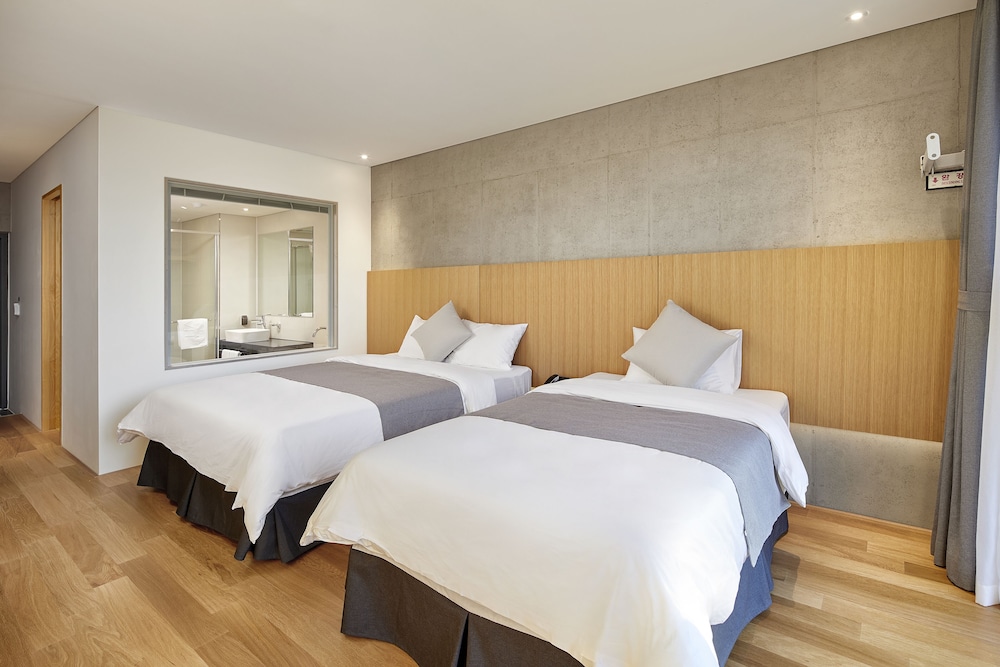 Deluxe, 1 Queen and 1 Single Bed, Lake Side, Lake View