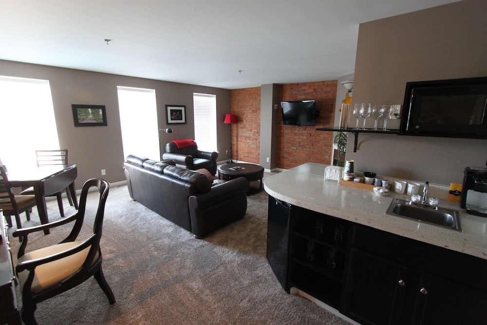 Lodging at the Gaffer Inn 38/48