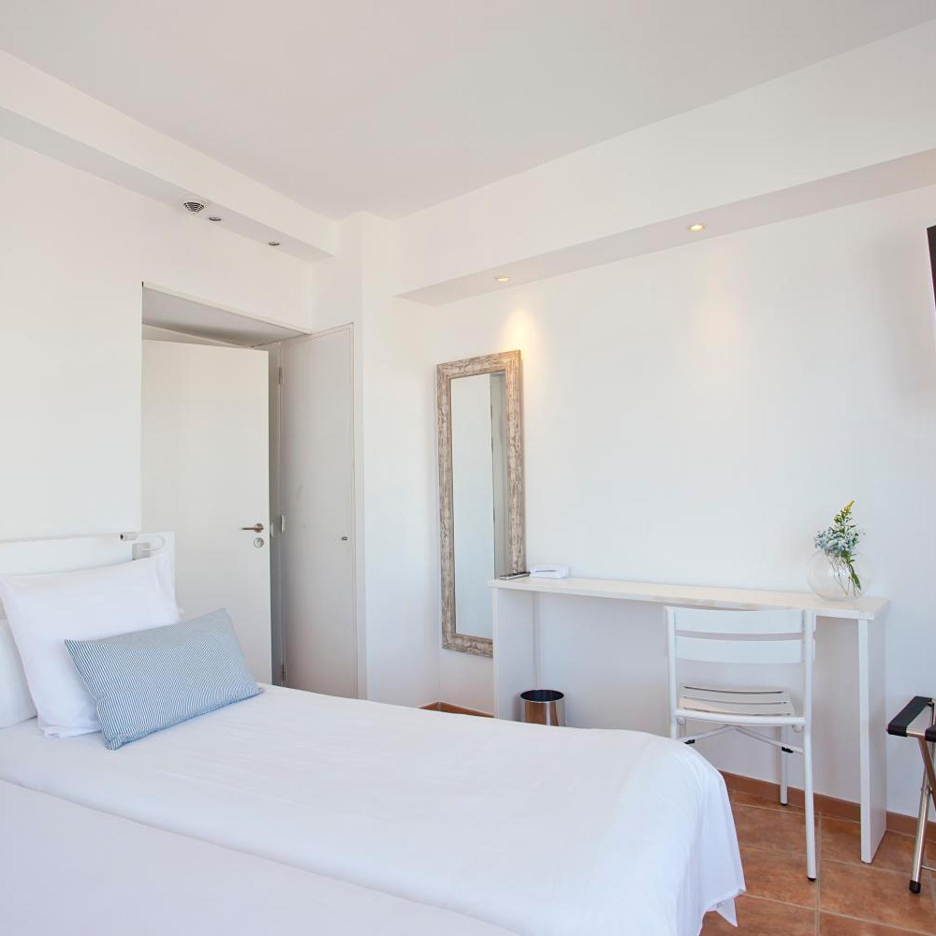 Room, Triple