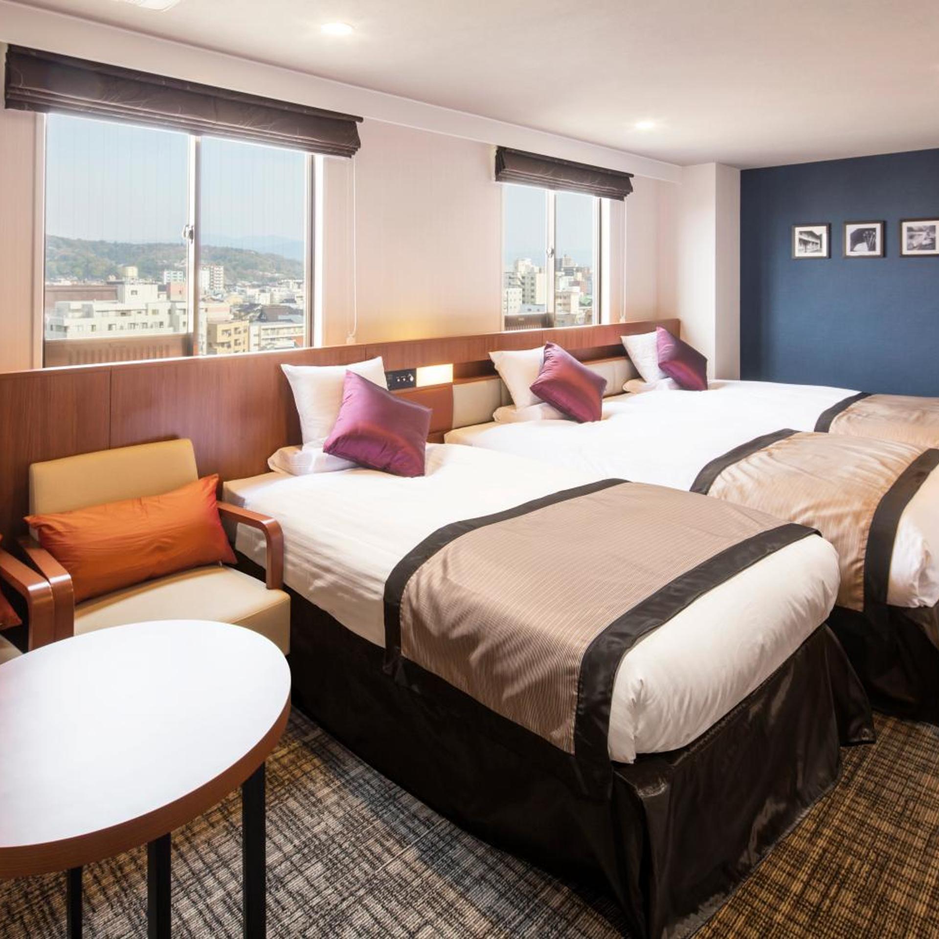 Room, Triple