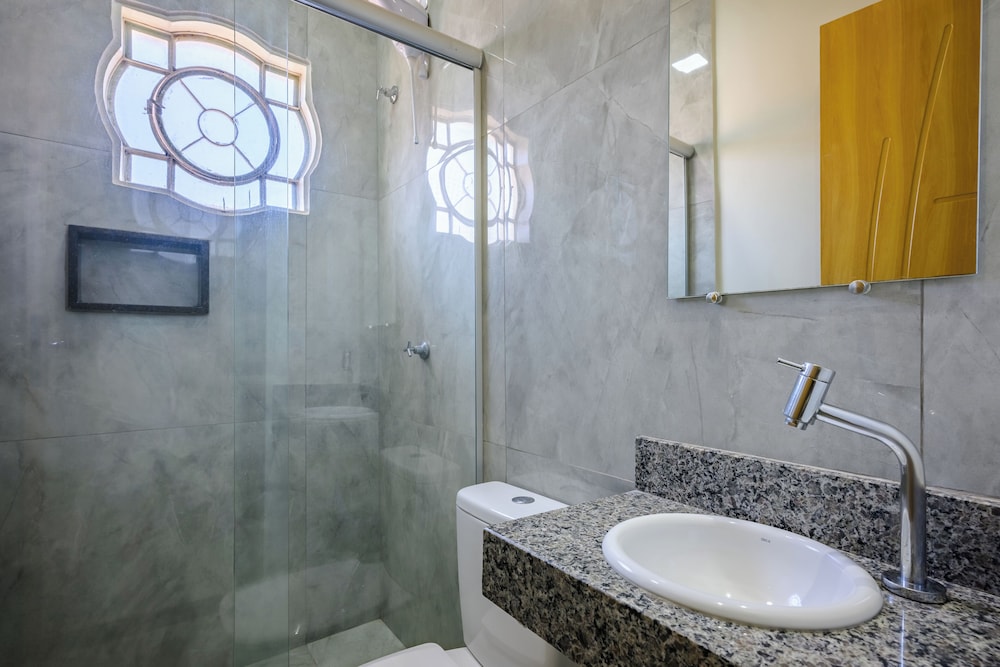 OYO Hotel Brisa Tropical Brasilia 44/50