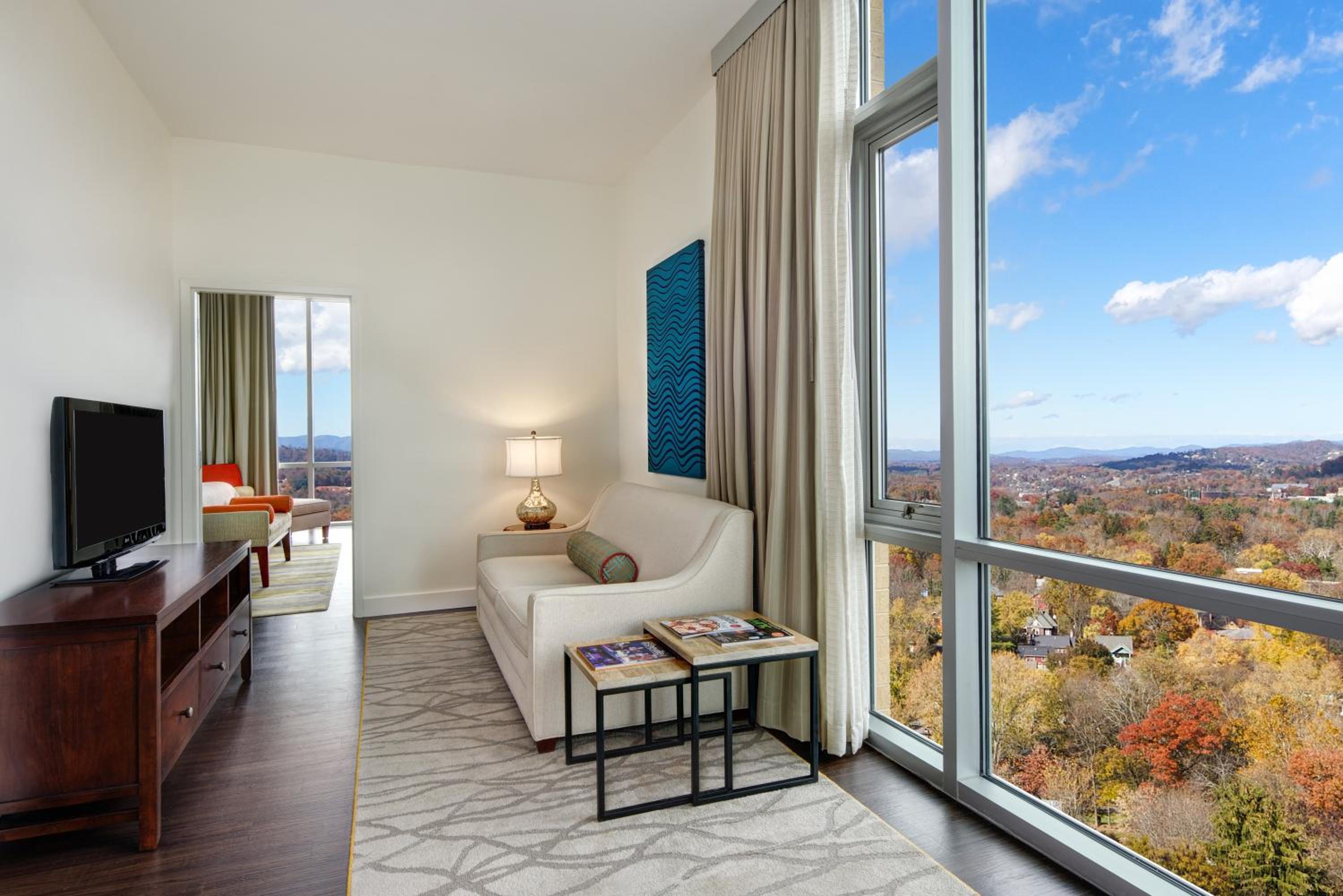 1 Bedroom, Suite, Hotel Indigo Asheville Downtown 3/5