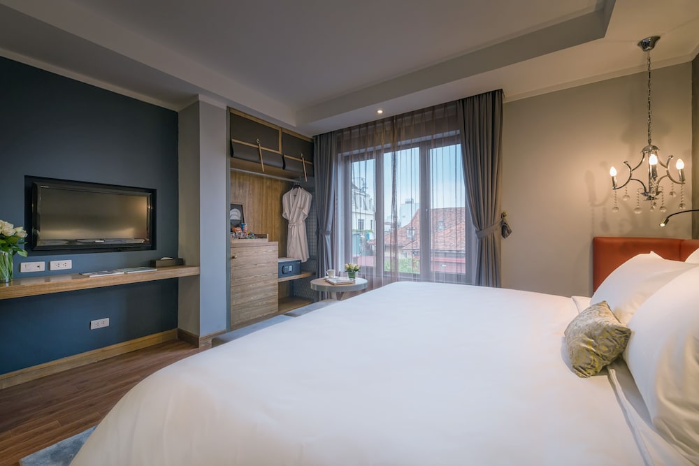 Bespoke Trendy Hotel Hanoi 9/50
