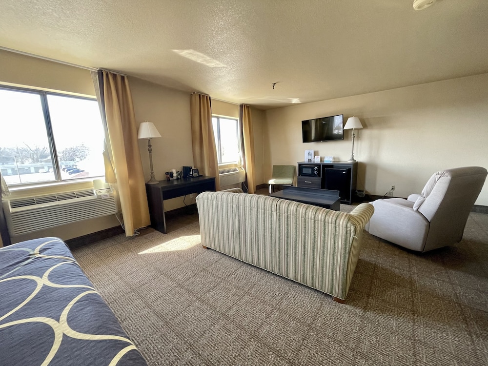 Super 8 by Wyndham Macon 8/16