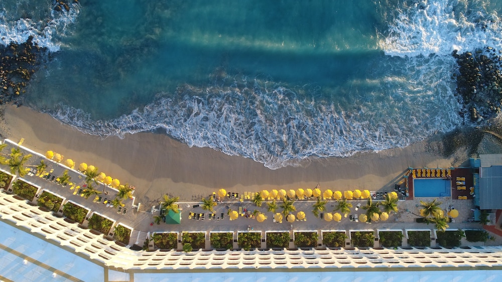 Belair Beach Hotel 30/35