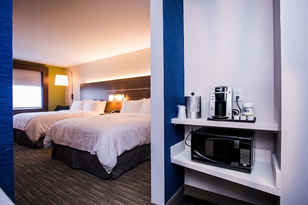 Holiday Inn Express & Suites Rehoboth Beach 16/51