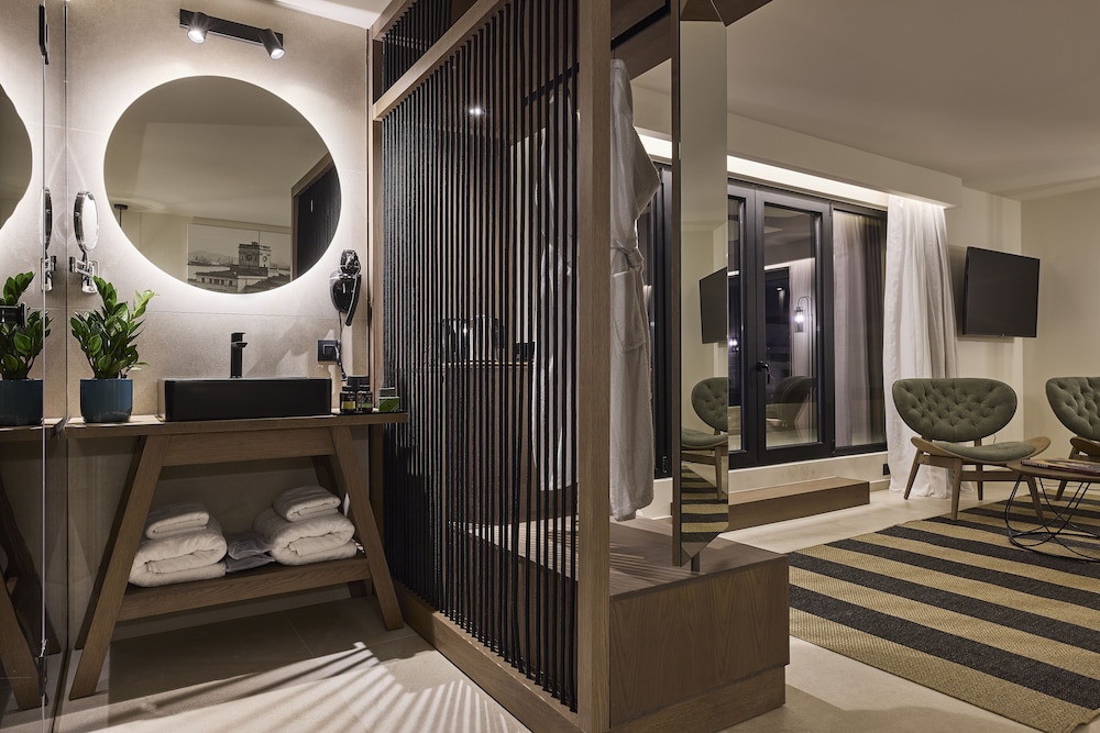 Athenarum Portus Life & Style Hotel Piraeus 56/58