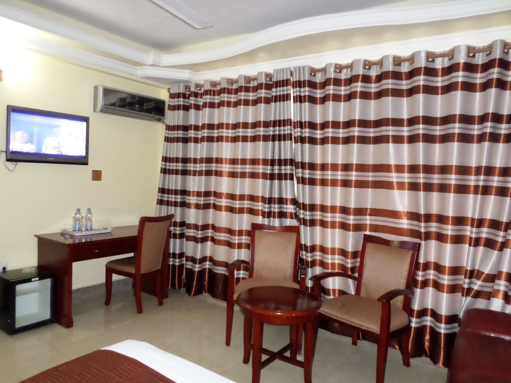Don Suite Hotel 23/28