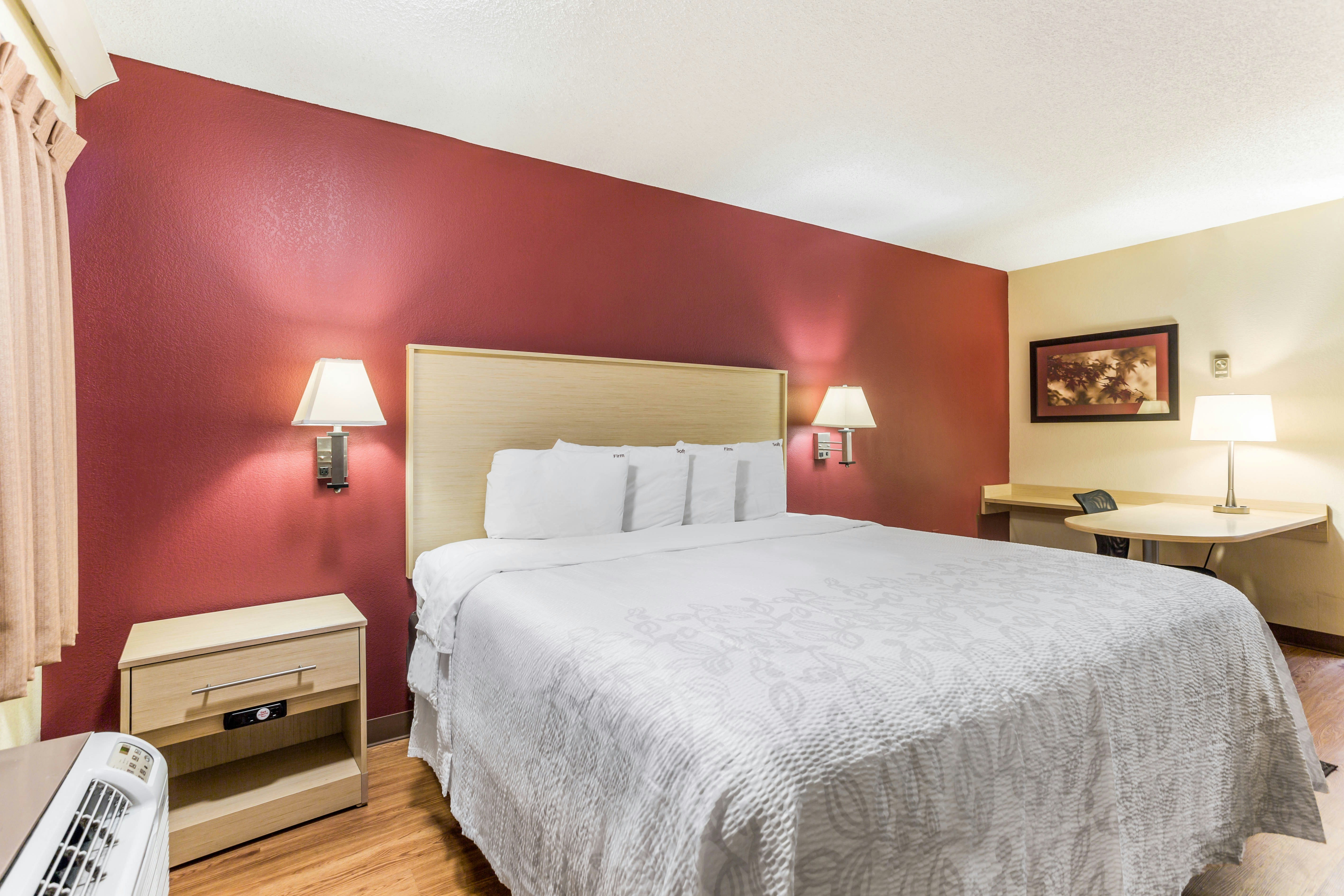 غرفة سوبيريور بسرير كينج، Red Roof Plus Nashville North - Goodlettsville 7/8