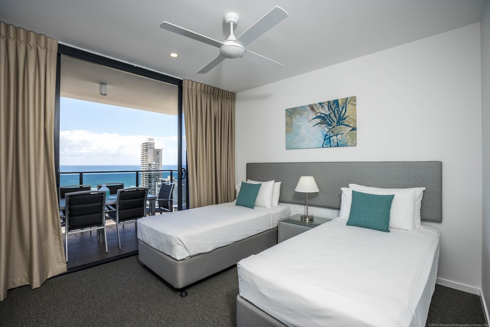 3 Bedrooms, Apartment, 1 King and 4 Single Beds