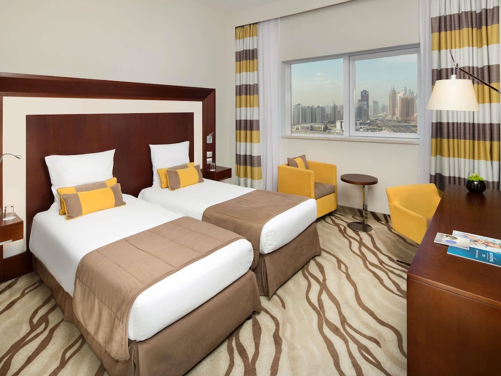 EXECUTIVE, TWIN BEDS