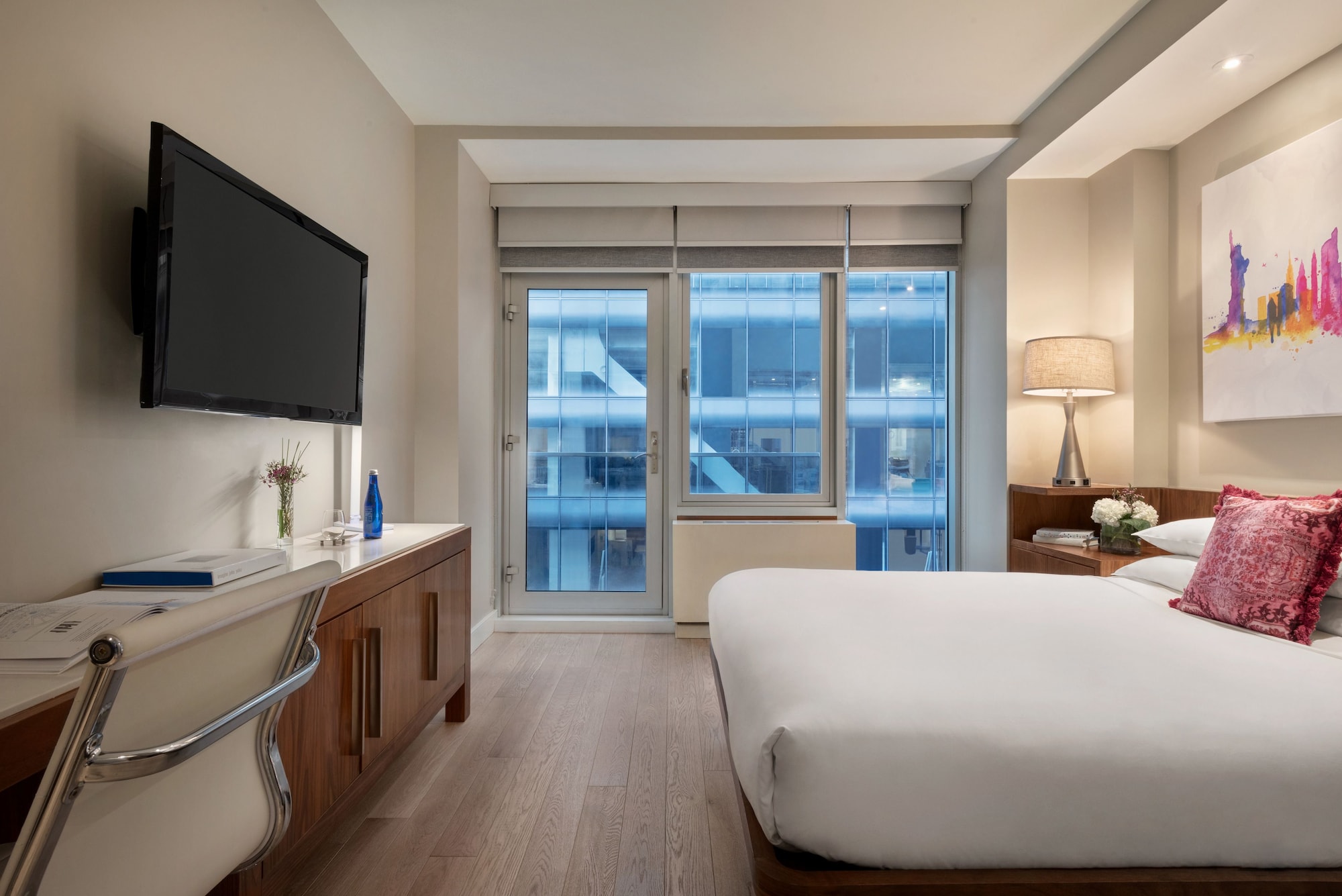 DELUXE, METRO, QUEEN BED, CITY VIEW