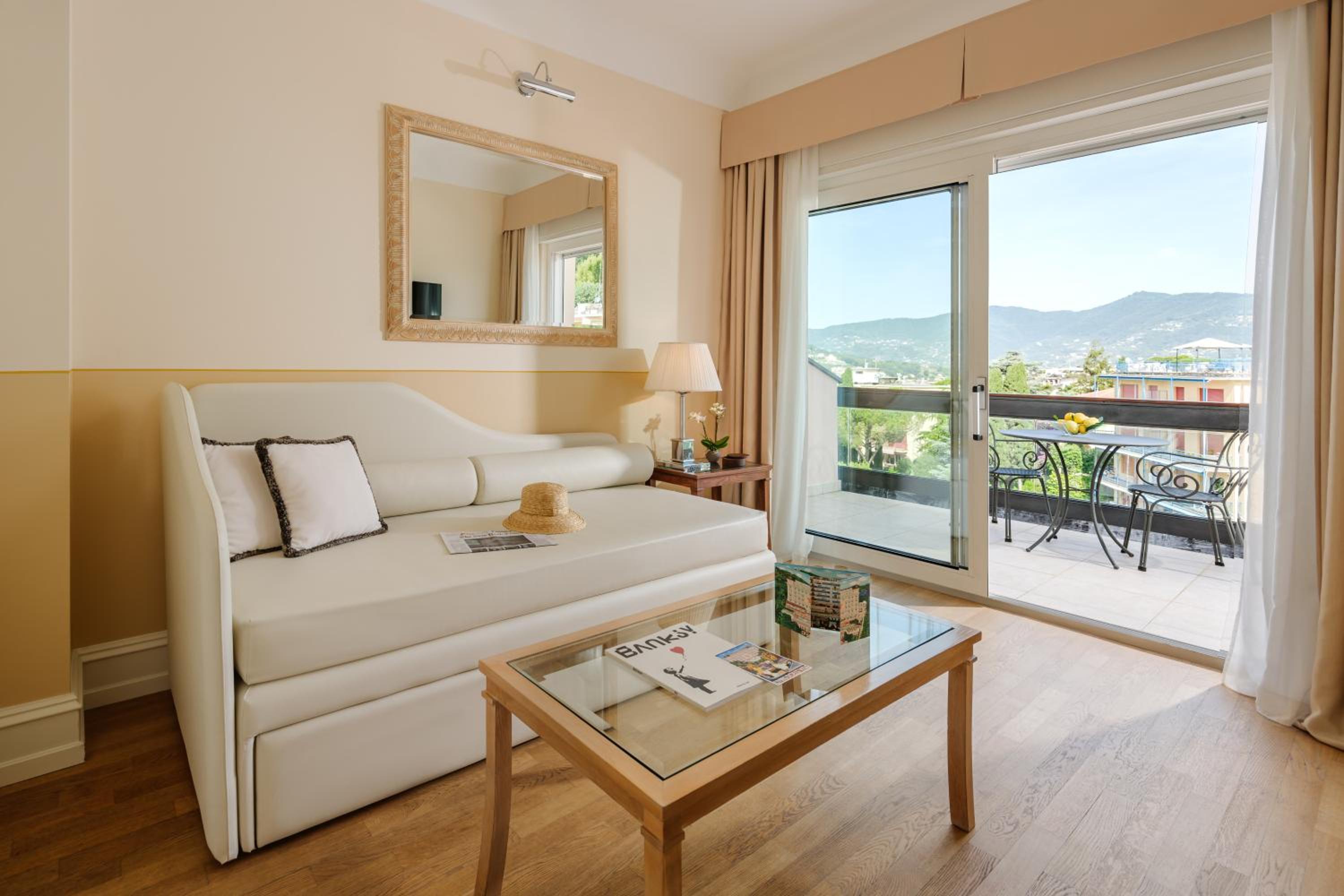 Executive, Suite, Side Sea View