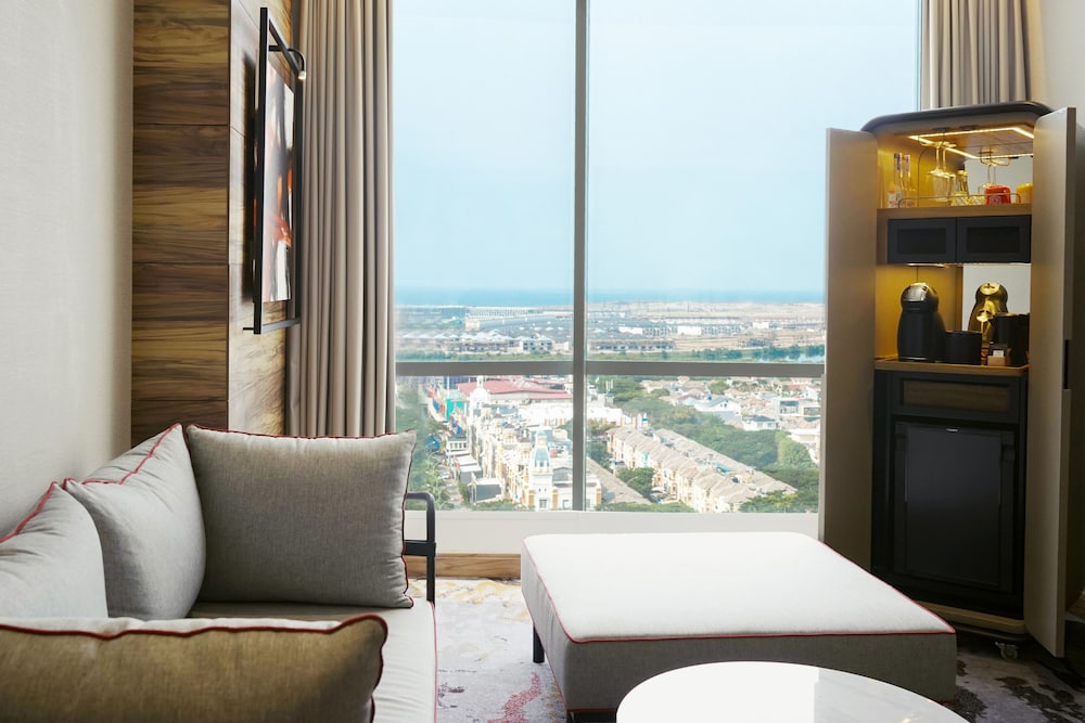 Swissotel Jakarta PIK Avenue 58/75