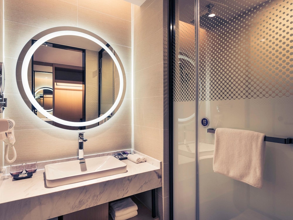 Mercure Shanghai Hongqiao Railway Station 35/37
