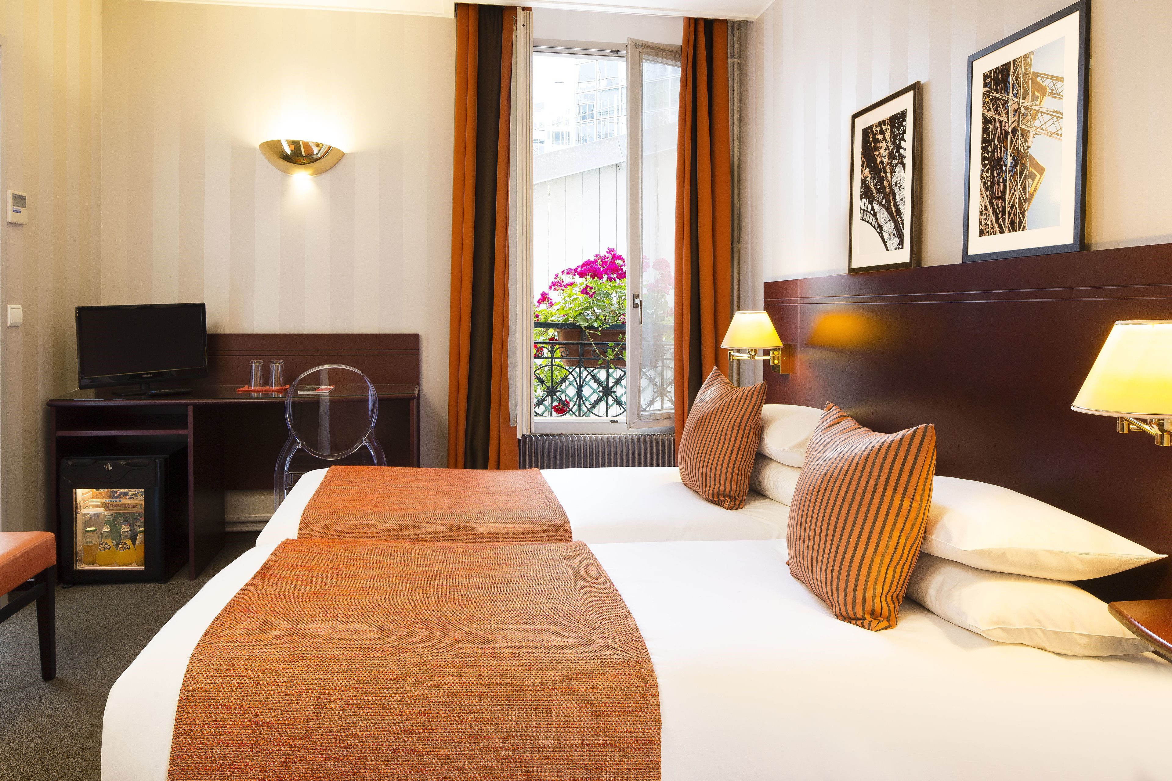 غرفة ثلاثية، Espace Champerret 2/5